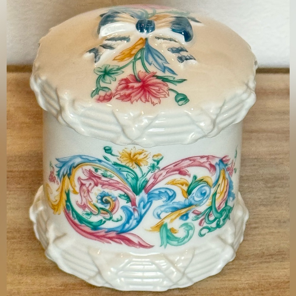 Vintage Elizabeth Arden Fine Porcelain Jar with Lid Palais de Versailles